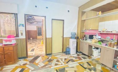 VENTA CASA Y TALLER 5 ambientes - FLORES