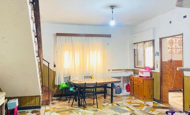 VENTA CASA Y TALLER 5 ambientes - FLORES