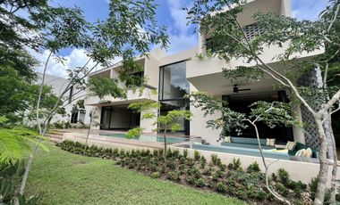 Casa en Yucatan Country Club en venta con vista a cenote