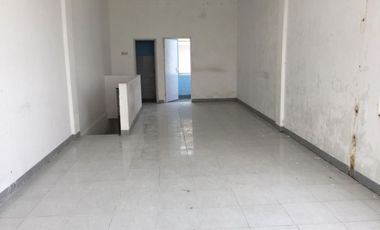 Ruko Hook di Puri Gununganyar Regency, Row jalan lebar