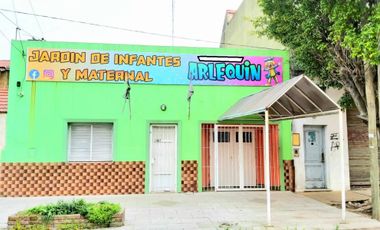 Casa 4 Amb con  Galpón y Fondo (Ex Jardín Maternal / Salón de Eventos)