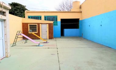 Casa 4 Amb con  Galpón y Fondo (Ex Jardín Maternal / Salón de Eventos)
