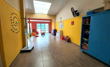 Casa 4 Amb con  Galpón y Fondo (Ex Jardín Maternal / Salón de Eventos)
