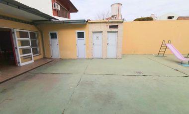 Casa 4 Amb con  Galpón y Fondo (Ex Jardín Maternal / Salón de Eventos)
