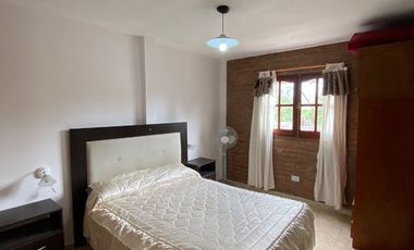 Casa en alquiler temporario de 2 dormitorios c/ cochera en Villa del Lago