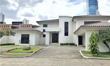 SE ALQUILA ELEGANTE CASA UNIFAMILIAR EN COSTA DEL ESTE