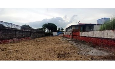 Se Vende TERRENO!! Con Excelente ubicación en Parque Lefevre.