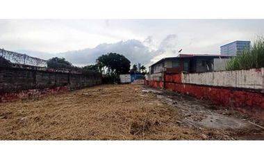 Se Vende TERRENO!! Con Excelente ubicación en Parque Lefevre.