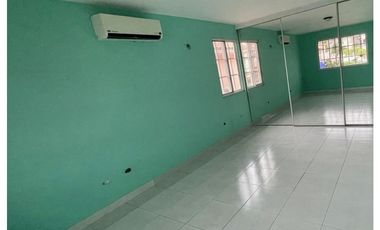 SE VENDE CASA CON PISCINA EN CONDADO DEL REY $697,500