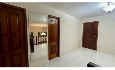 SE VENDE CASA CON PISCINA EN CONDADO DEL REY $697,500