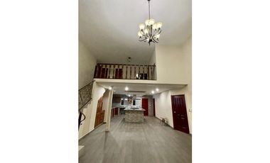 SE VENDE CASA CON PISCINA EN CONDADO DEL REY $697,500