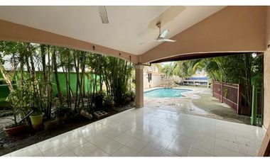 SE VENDE CASA CON PISCINA EN CONDADO DEL REY $697,500