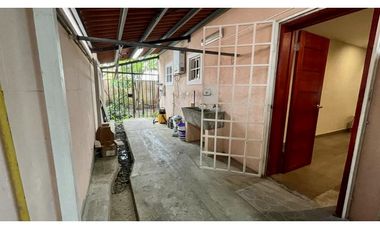 SE VENDE CASA CON PISCINA EN CONDADO DEL REY $697,500