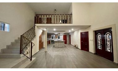 SE VENDE CASA CON PISCINA EN CONDADO DEL REY $697,500