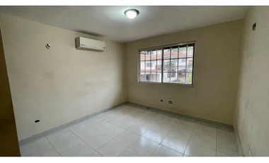 SE VENDE CASA CON PISCINA EN CONDADO DEL REY $697,500