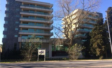 Semipiso de Categoría. 3 dormitorios. Cochera. Building Albar MF