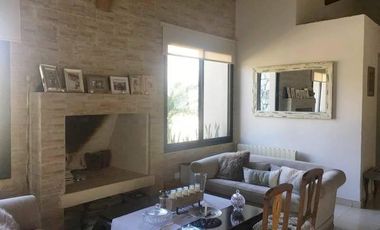 Casa en una planta en Santa Maria de Tigre con 5 dormitorios Venta y Alquiler temporada