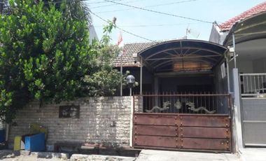 Rumah di Nginden Intan, Strategis
