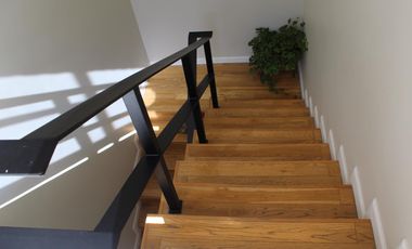 Chalet de 7 ambientes o más, ubicado a 300 metros de la estación.