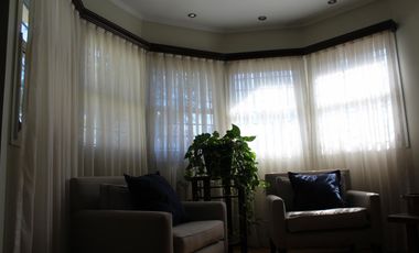 Chalet de 7 ambientes o más, ubicado a 300 metros de la estación.