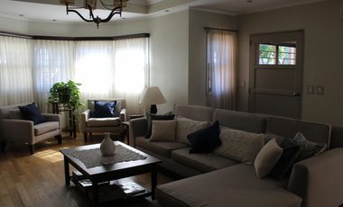 Chalet de 7 ambientes o más, ubicado a 300 metros de la estación.