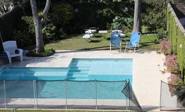 Chalet de 7 ambientes o más, ubicado a 300 metros de la estación.