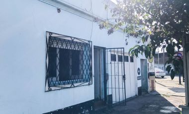 Venta Casa a refaccionar patio-cochera en Sarandí