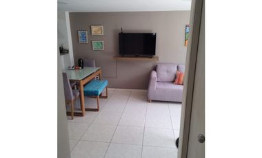 Casa en conjunto de dos niveles en excelente estado
