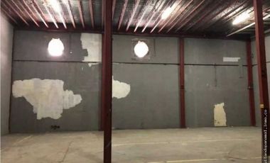 Excelente Galera en Parque Industrial 420M2