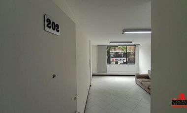 oficina en arriendo en conquistadores. Cod A1207