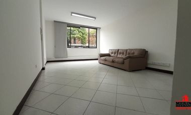 oficina en arriendo en conquistadores. Cod A1207