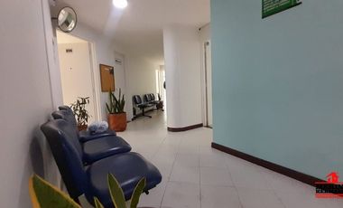 oficina en arriendo en conquistadores. Cod A1207