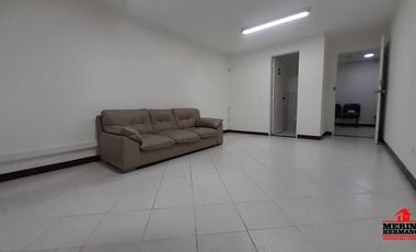 oficina en arriendo en conquistadores. Cod A1207