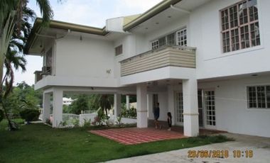 House and lot for sale in Cebu City, Silver Hills 2 large Houses with lawn. Lot area:1,131 sq. m