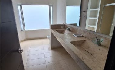 Renta departamento con increíble vista a los Arcos