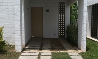 casa en arriendo en el castillo. Cod A1121