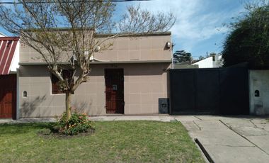 Casa en venta con garage doble