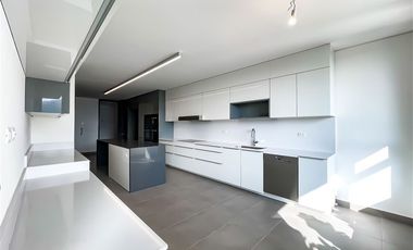 Departamento en venta de 4 dorm. en Lo Barnechea