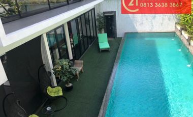 Rumah Mewah Fully Furnished Ada Swimming Pool Di Sektor 7 - WD 5171 BR