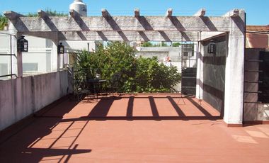 EXCELENTE CASA CON LOTE PROPIO, PARQUE, PILETA, JARDIN DE INVIERNO, TERRAZA, GARAGE
