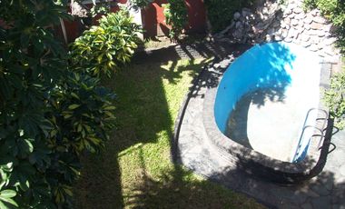 EXCELENTE CASA CON LOTE PROPIO, PARQUE, PILETA, JARDIN DE INVIERNO, TERRAZA, GARAGE
