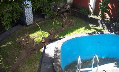 EXCELENTE CASA CON LOTE PROPIO, PARQUE, PILETA, JARDIN DE INVIERNO, TERRAZA, GARAGE