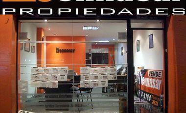 EXCELENTE CASA CON LOTE PROPIO, PARQUE, PILETA, JARDIN DE INVIERNO, TERRAZA, GARAGE
