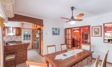 Casa  en Venta Haedo / Moron (B112 964)