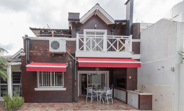 Casa  en Venta Haedo / Moron (B112 964)