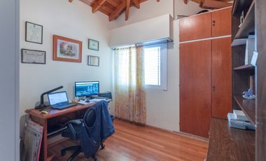 Casa  en Venta Haedo / Moron (B112 964)