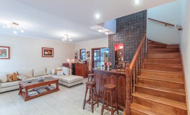 Casa  en Venta Haedo / Moron (B112 964)