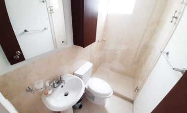 apartamento en arriendo en prados del este. Cod A2175