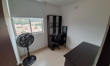 apartamento en arriendo en prados del este. Cod A2175