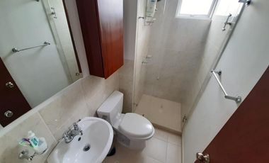 apartamento en arriendo en prados del este. Cod A2175